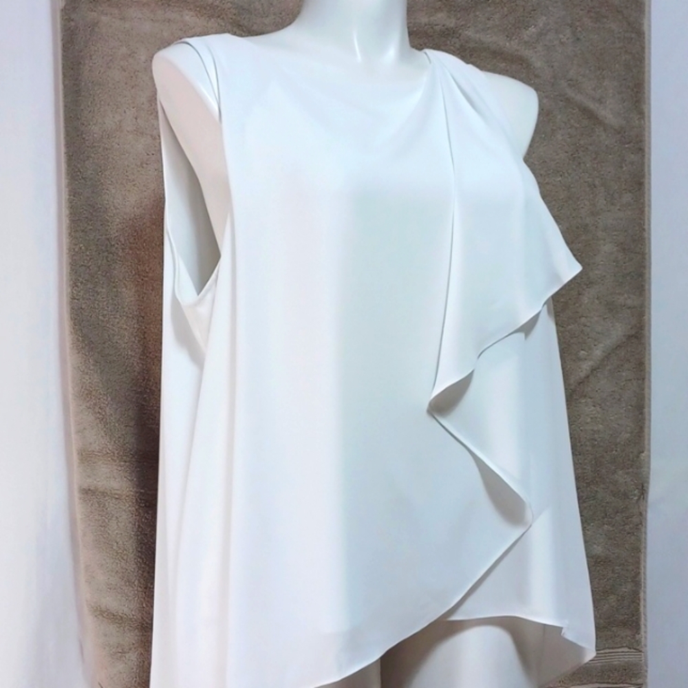 CHICOS WOMENS TOP SIZE 4 IN A BEAUTIFUL WHITE POLYESTER
